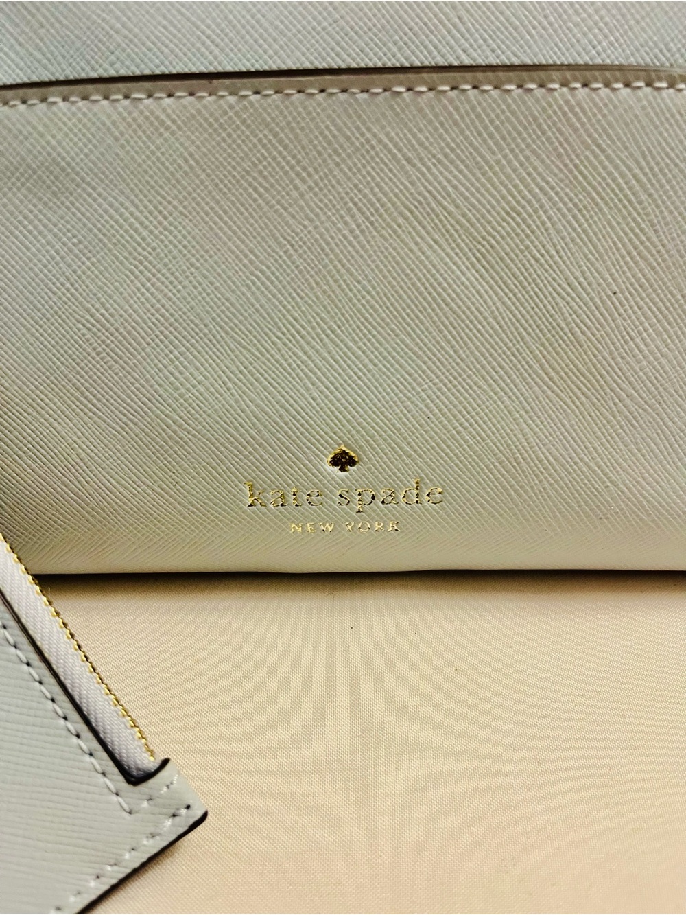 Kate Spade Women's Light Gray Saffiano Crossbody Bag Set. New With Tags. - Picture 5 of 8